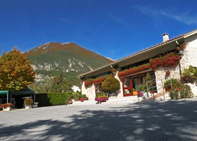 Albergo Ristorante Il Pescatore Villetta Barrea Esterno foto