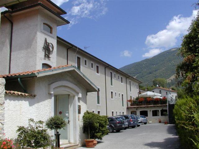 Albergo Ristorante Il Pescatore Villetta Barrea Esterno foto