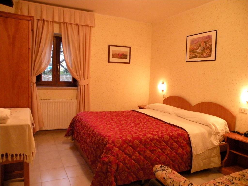 Albergo Ristorante Il Pescatore Villetta Barrea Camera foto