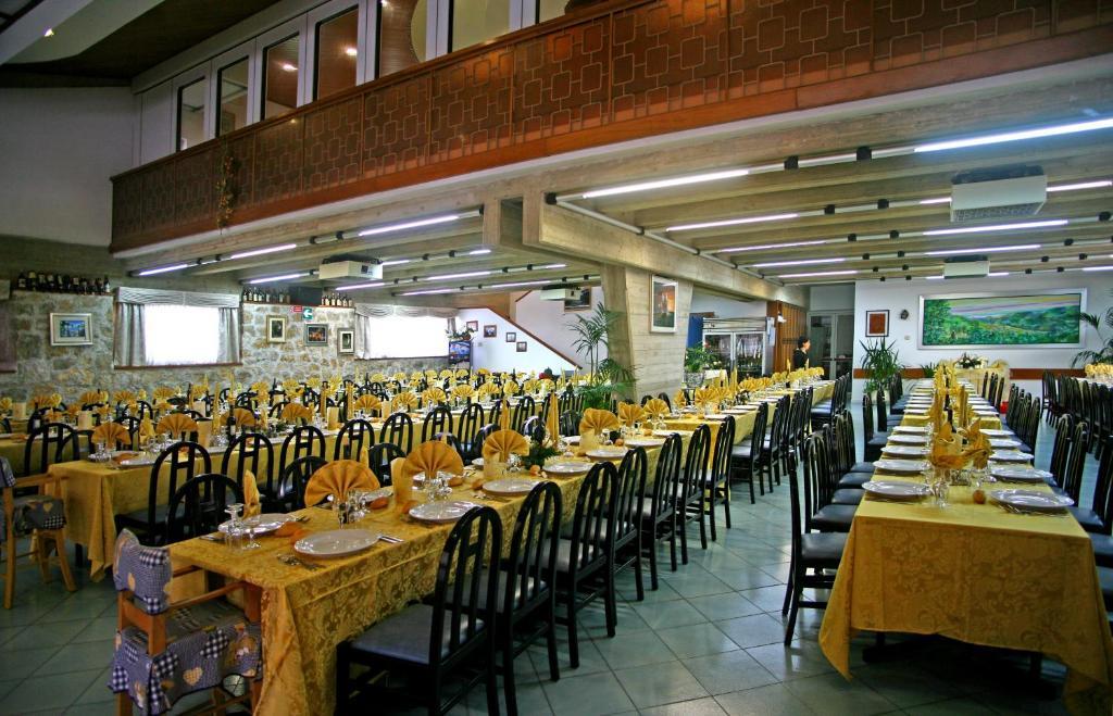 Albergo Ristorante Il Pescatore Villetta Barrea Esterno foto