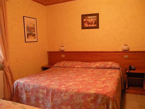 Albergo Ristorante Il Pescatore Villetta Barrea Esterno foto