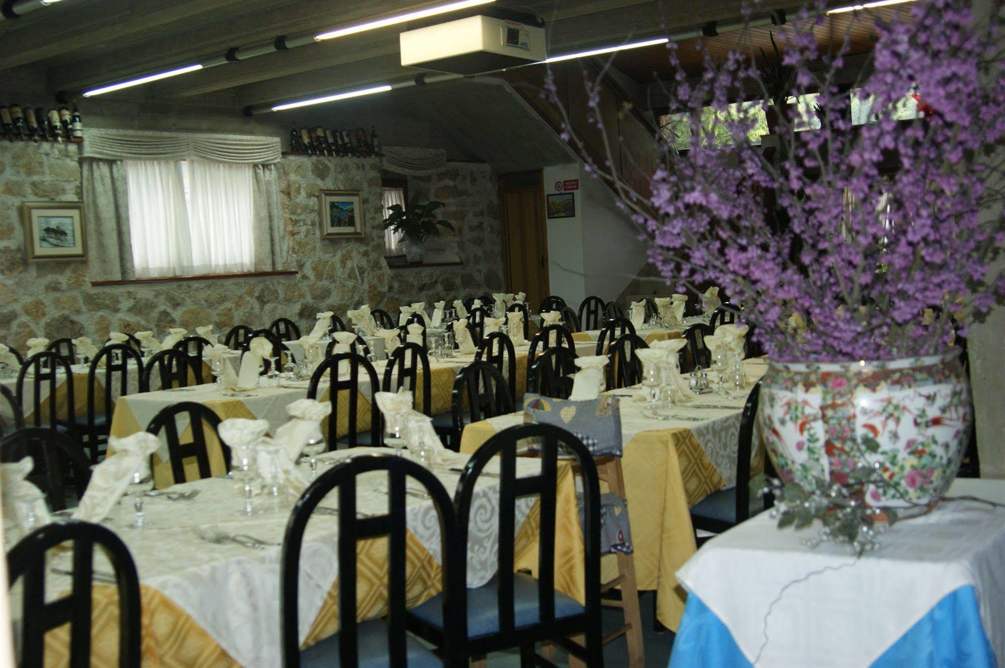 Albergo Ristorante Il Pescatore Villetta Barrea Esterno foto