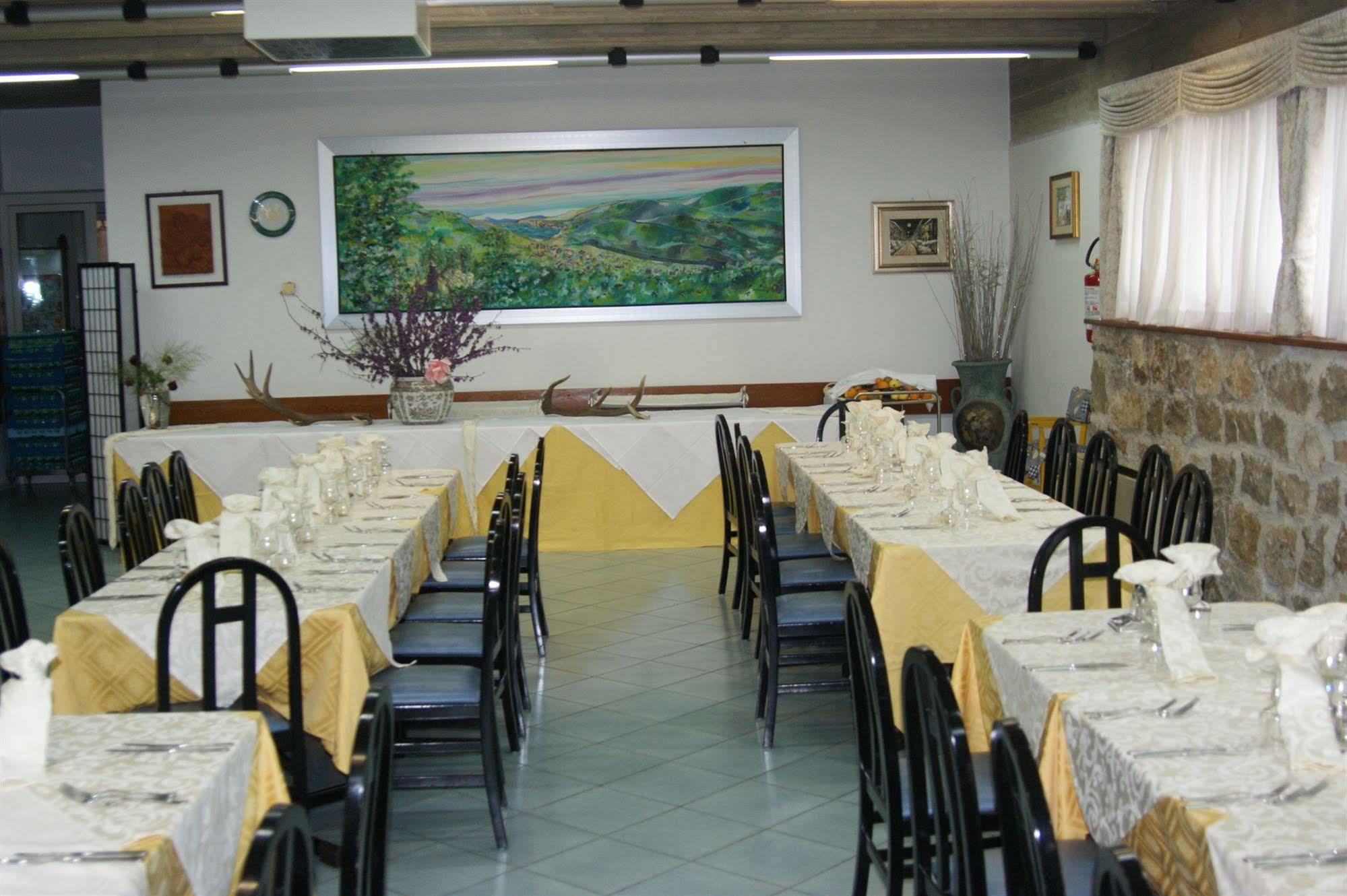 Albergo Ristorante Il Pescatore Villetta Barrea Esterno foto