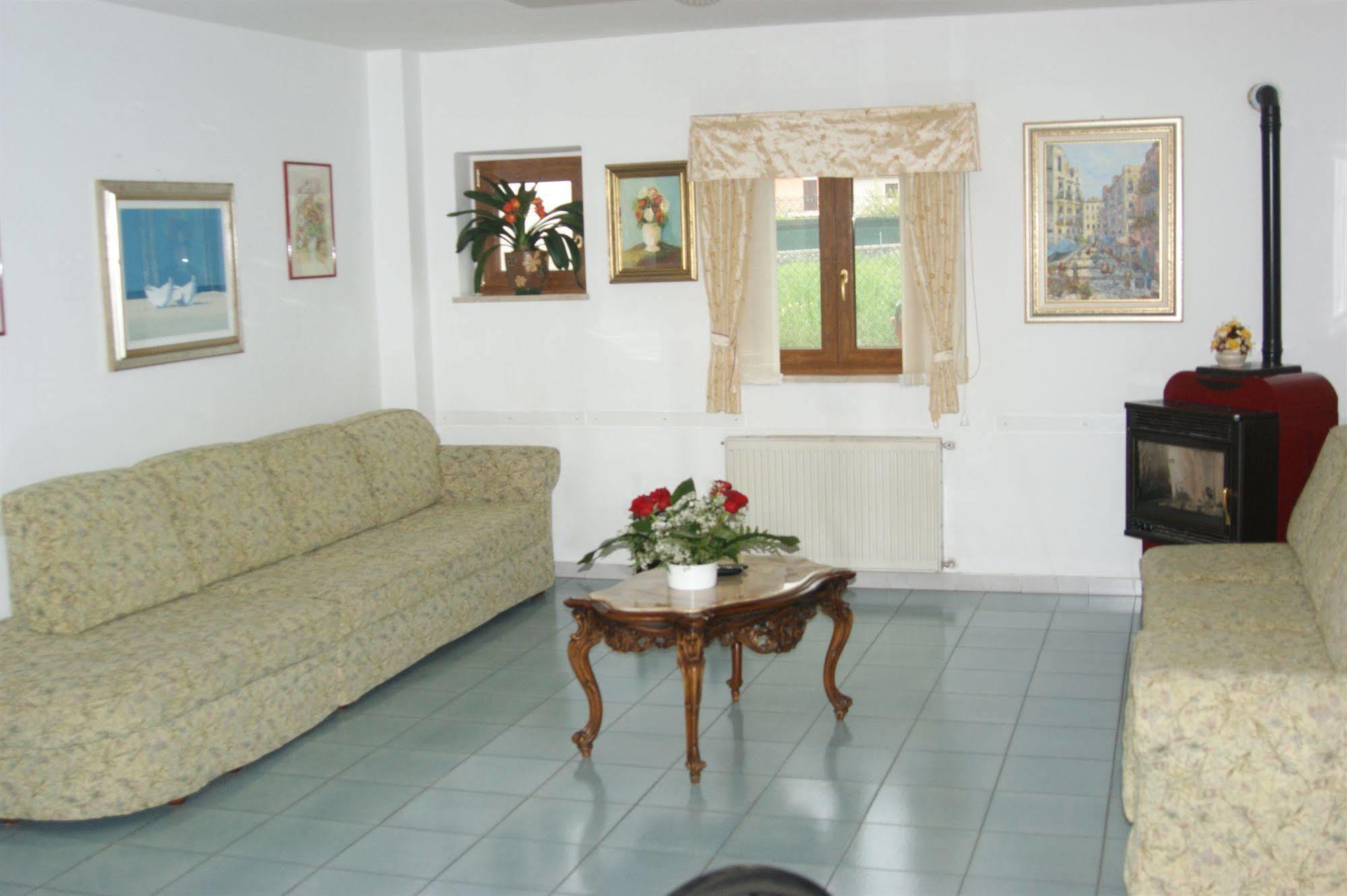 Albergo Ristorante Il Pescatore Villetta Barrea Esterno foto